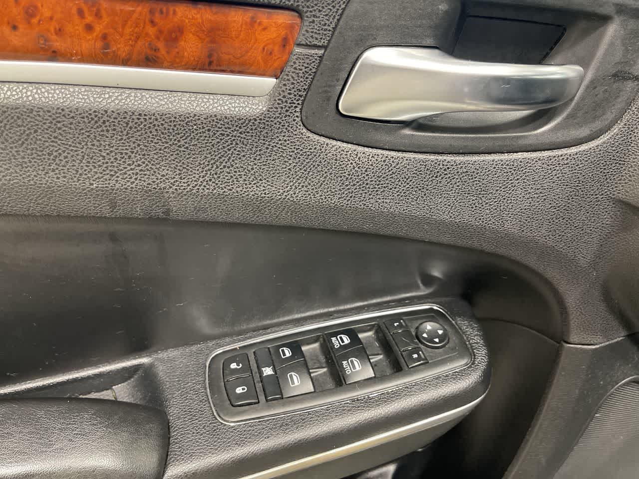 2014 Chrysler 300 4dr Sdn AWD
