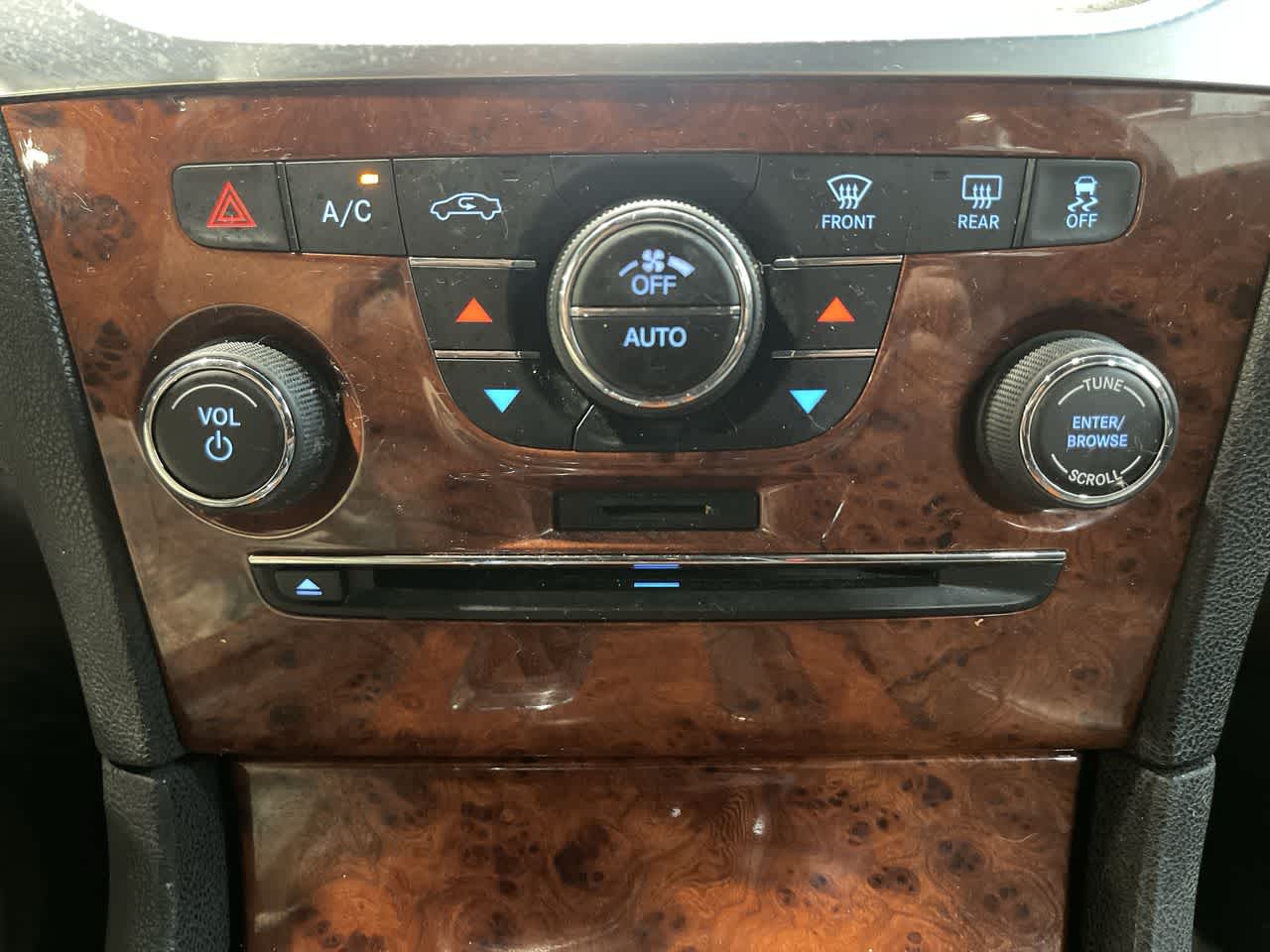 2014 Chrysler 300 4dr Sdn AWD