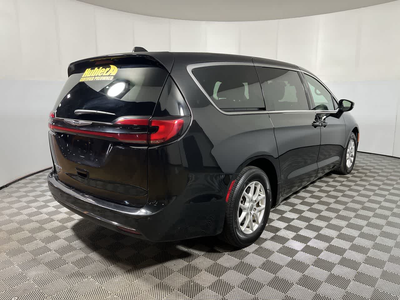 2025 Chrysler Pacifica Select