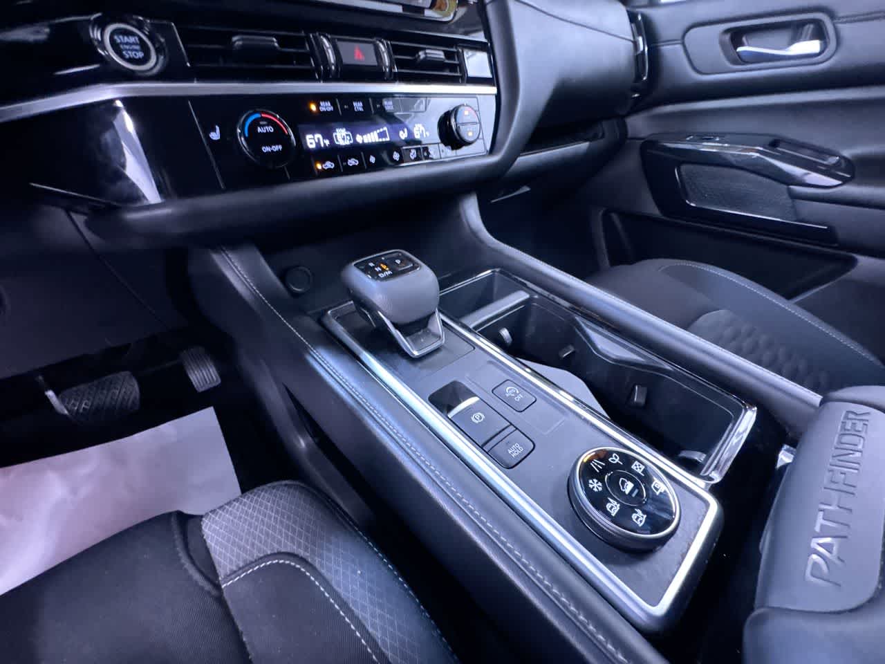 2022 Nissan Pathfinder SV