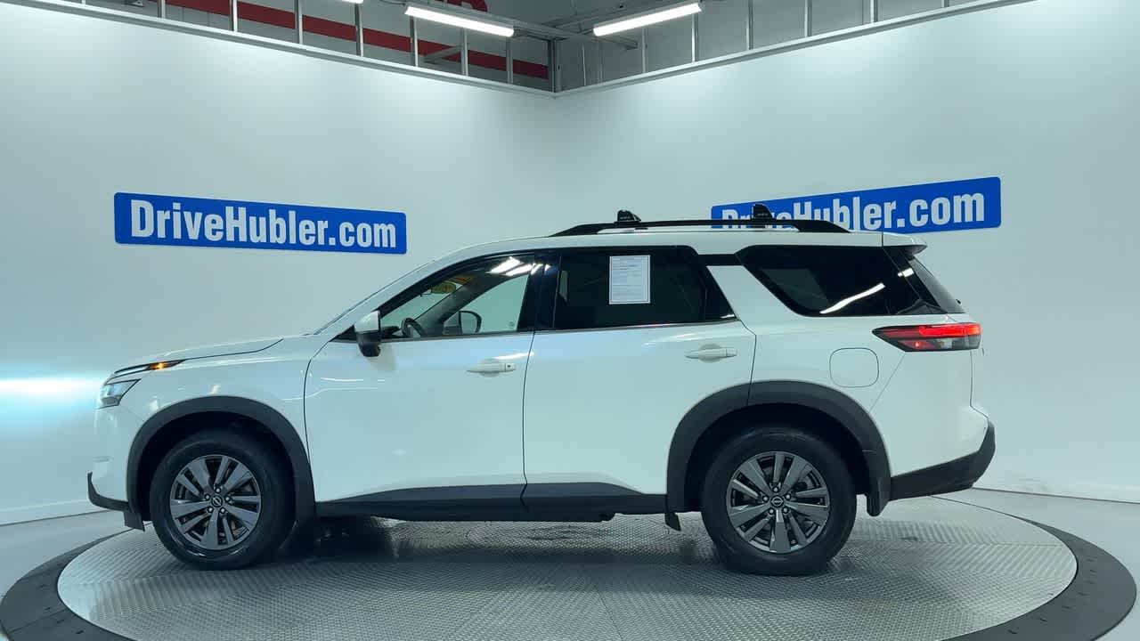 2022 Nissan Pathfinder SV
