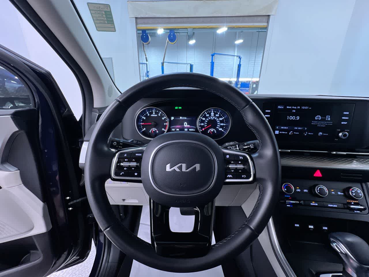 2024 Kia Carnival LX