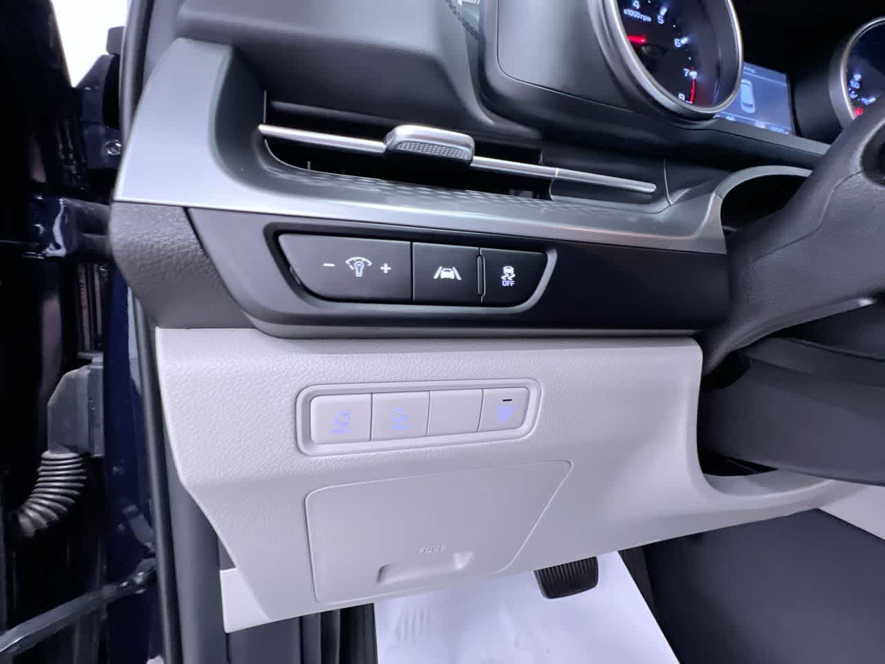 2024 Kia Carnival LX