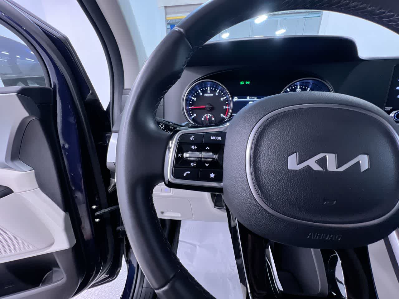 2024 Kia Carnival LX