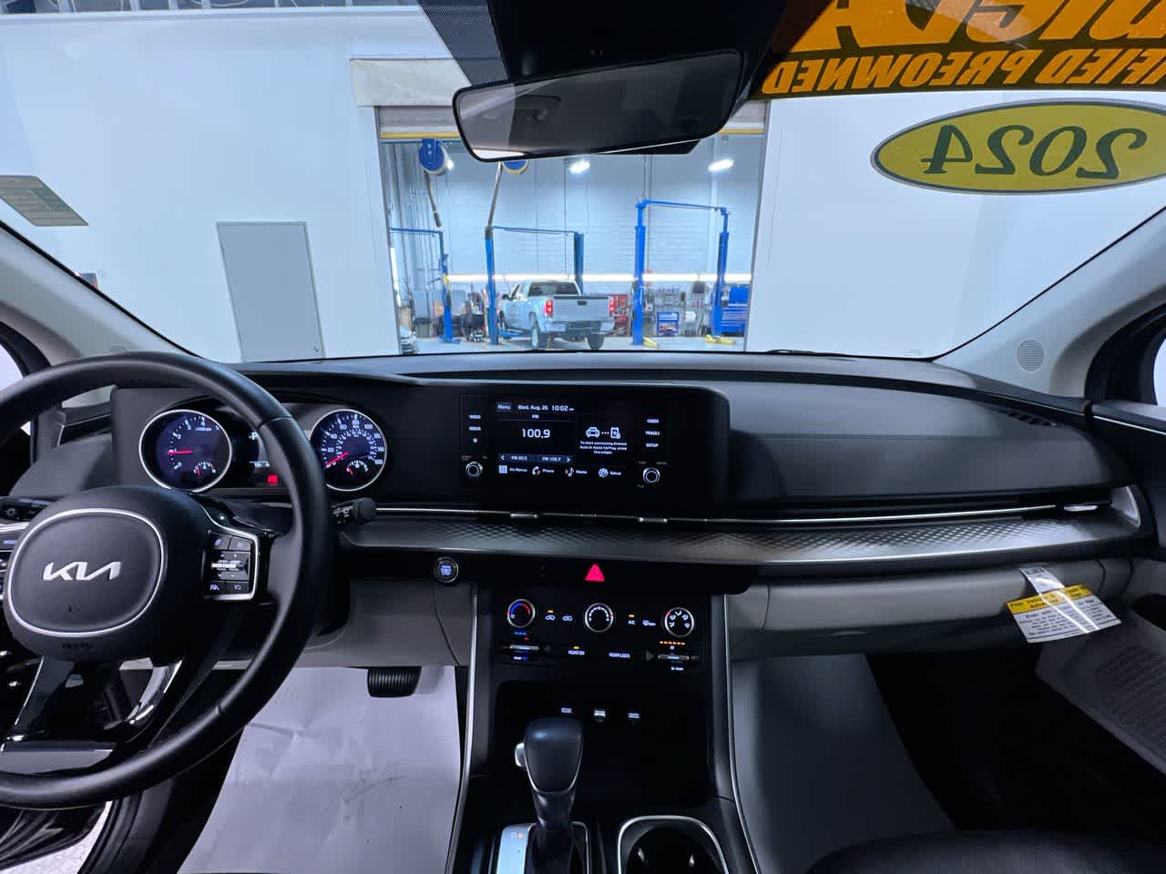 2024 Kia Carnival LX