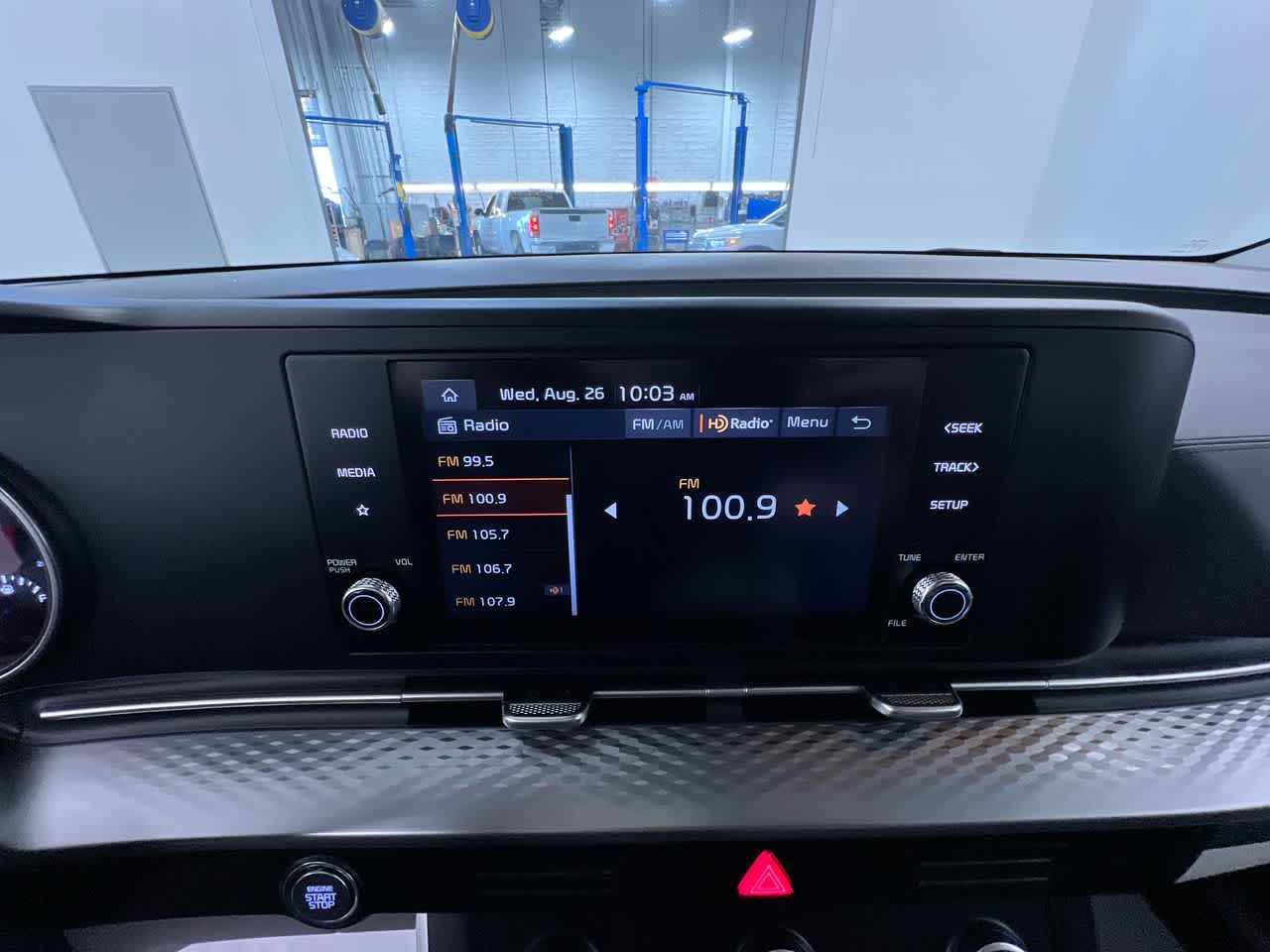 2024 Kia Carnival LX