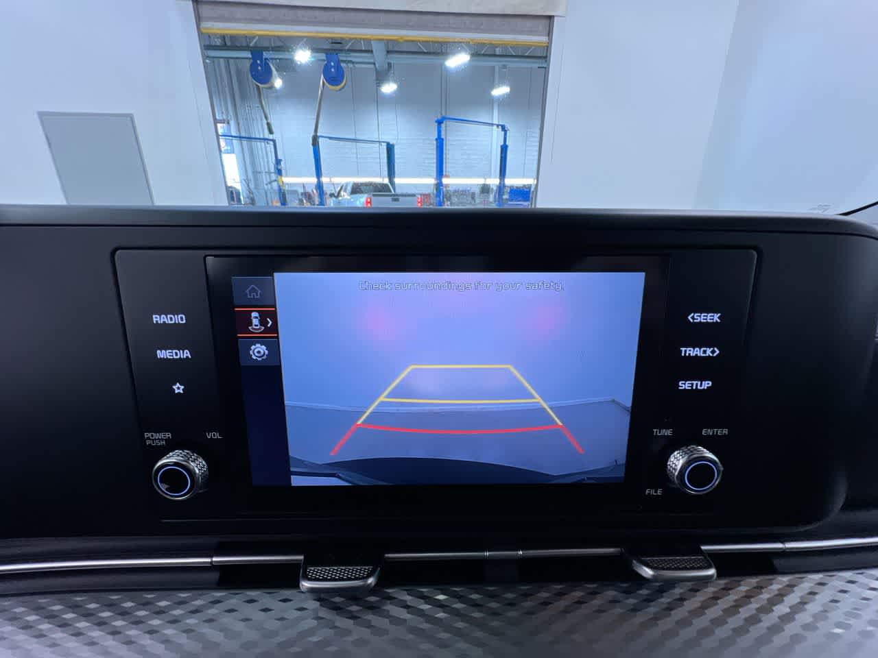 2024 Kia Carnival LX