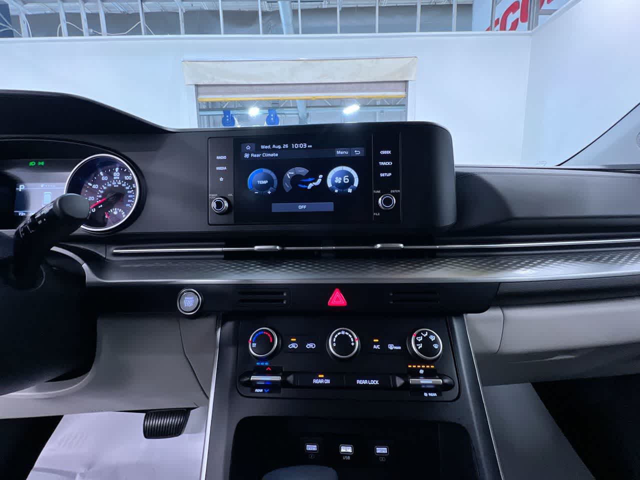 2024 Kia Carnival LX