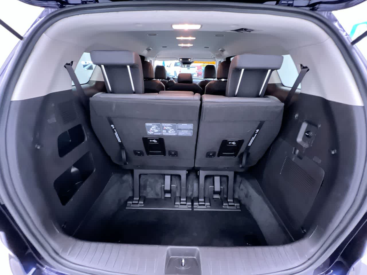 2024 Kia Carnival LX