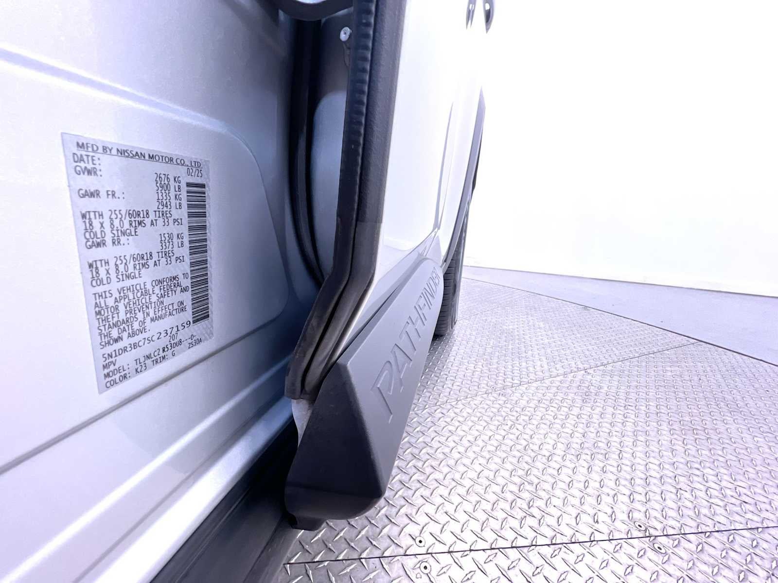 2025 Nissan Pathfinder SV