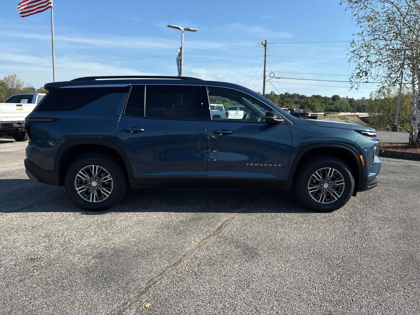 2025 Chevrolet Traverse LT