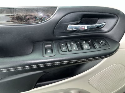 2016 Chrysler Town & Country Touring