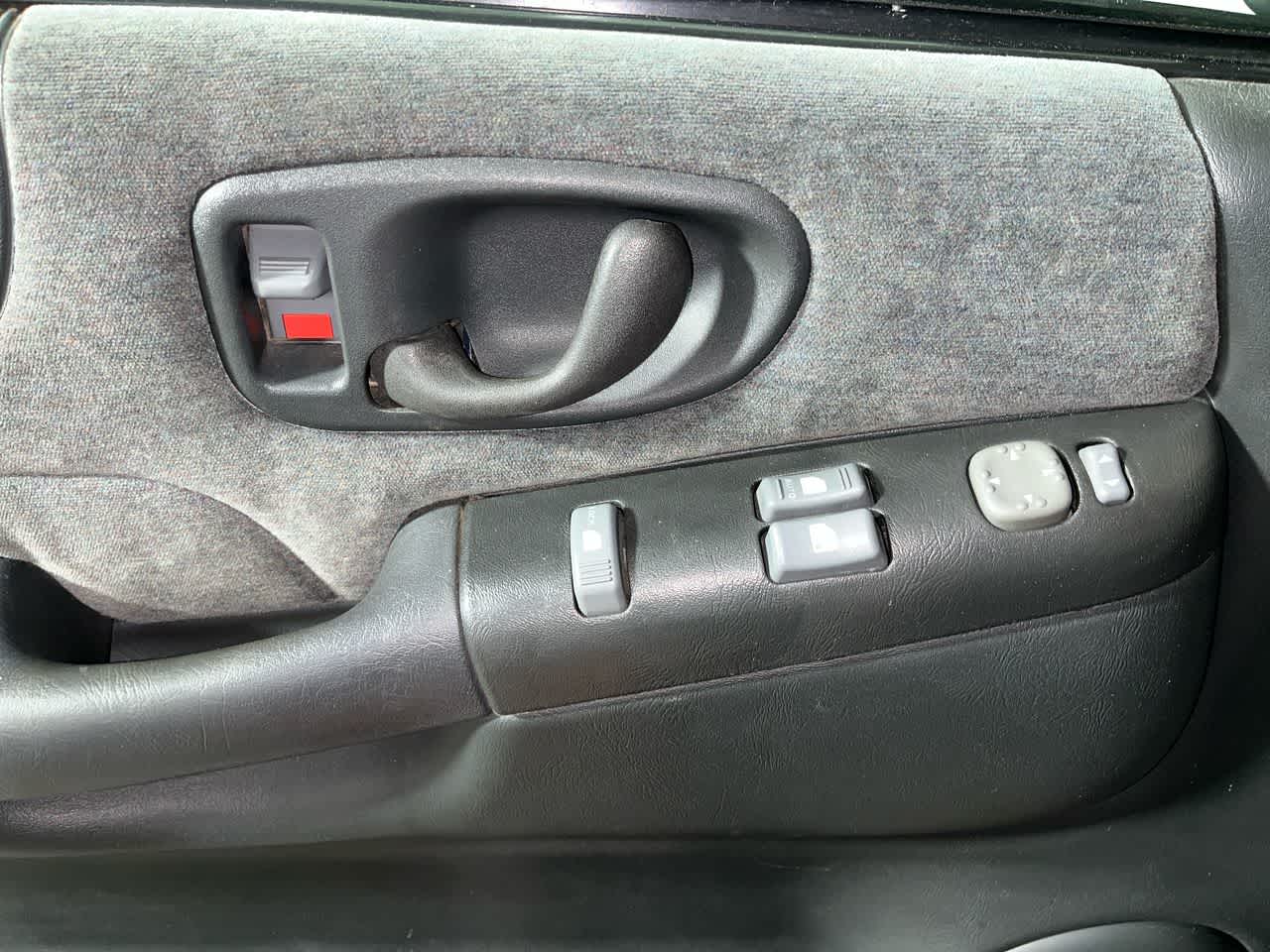 2002 Chevrolet S-10 LS