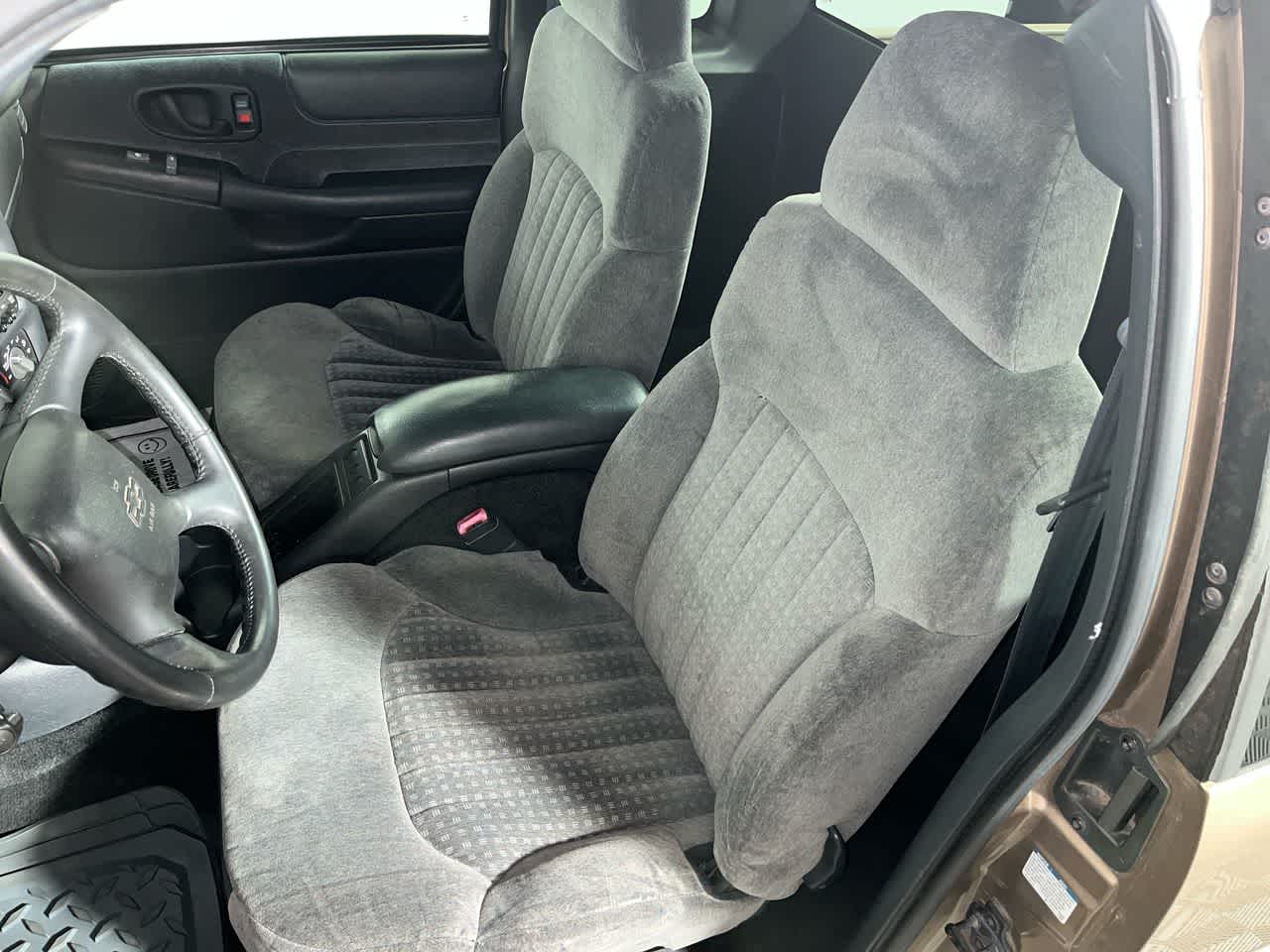 2002 Chevrolet S-10 LS