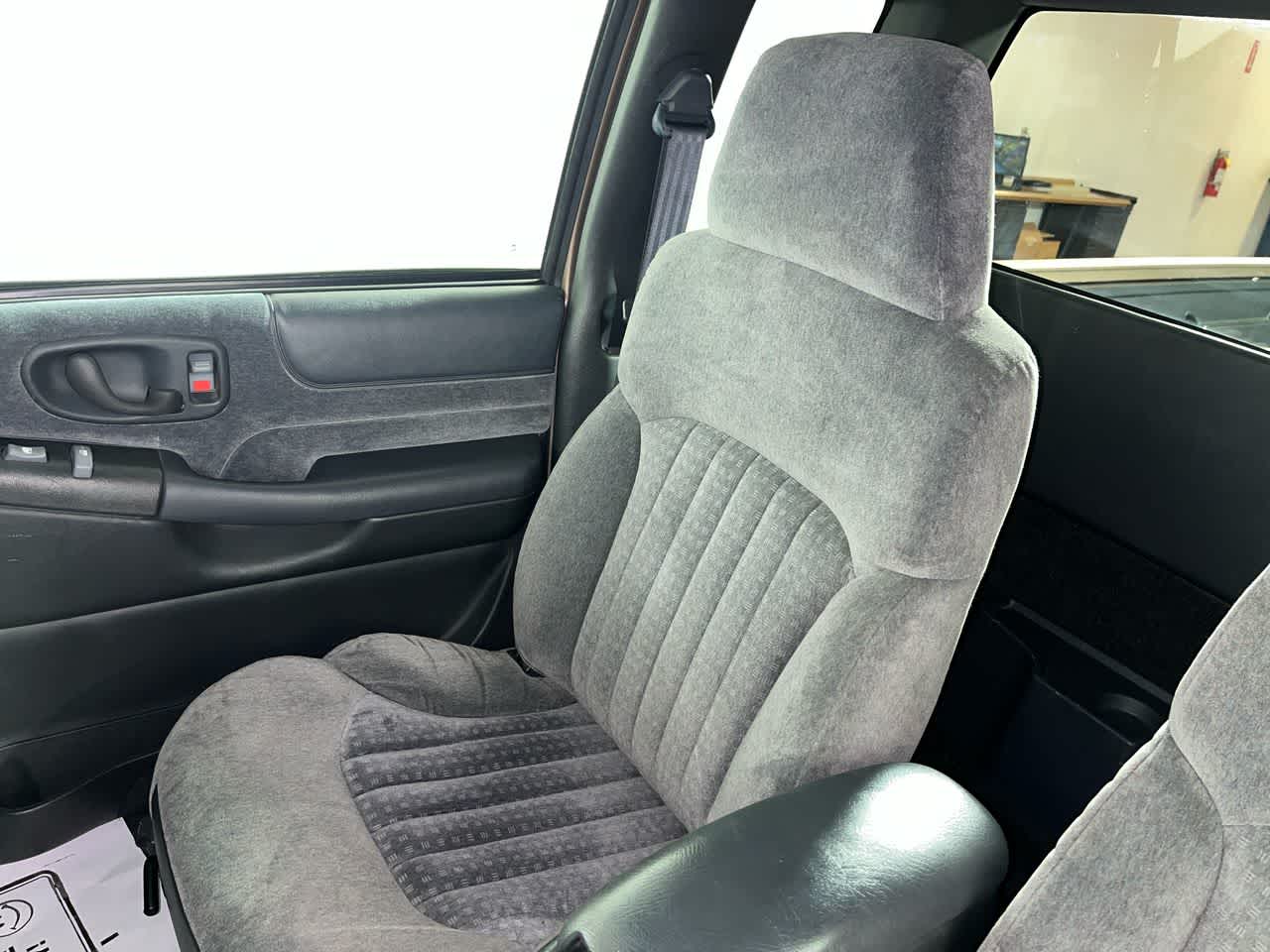 2002 Chevrolet S-10 LS