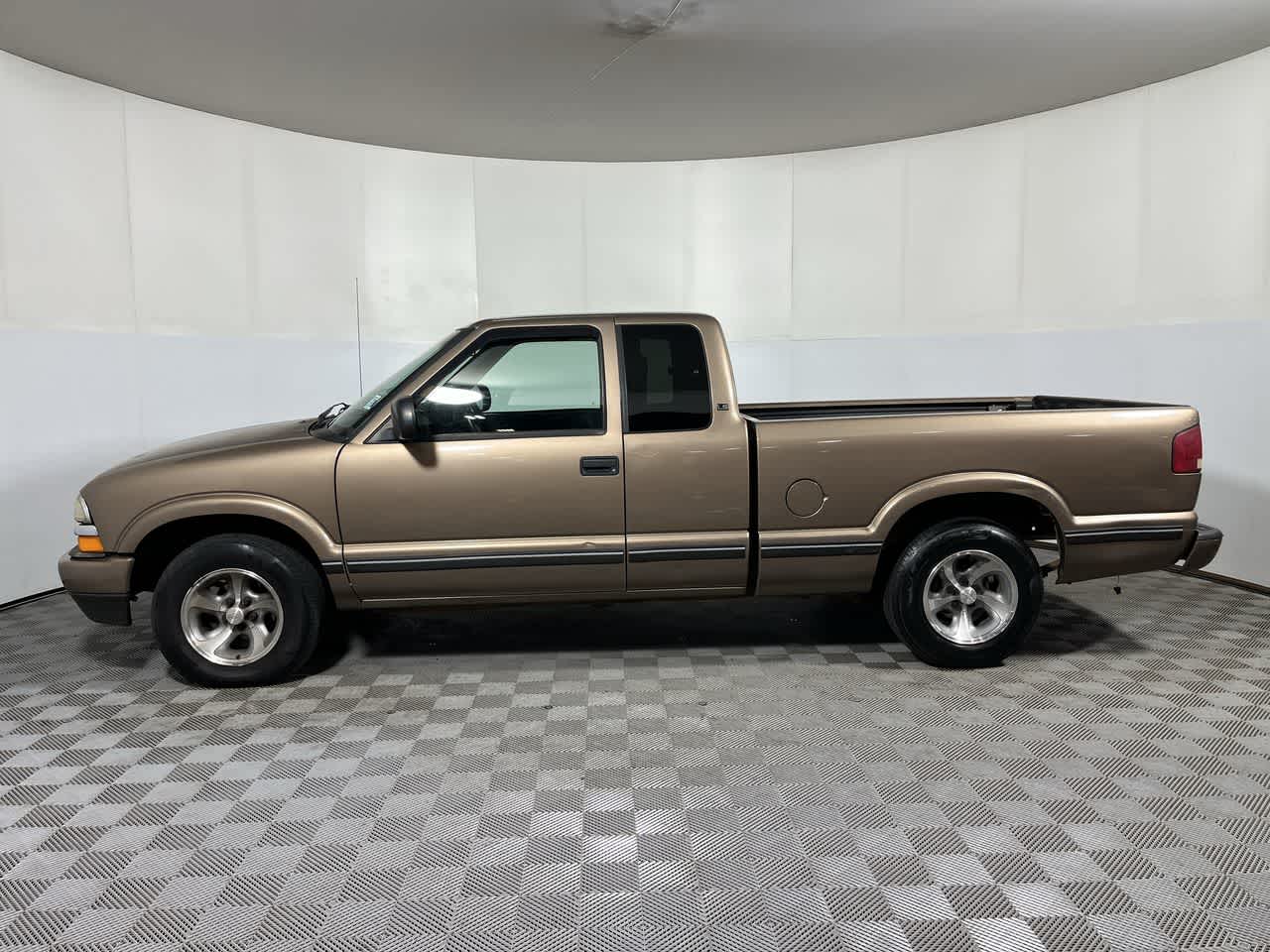 2002 Chevrolet S-10 LS