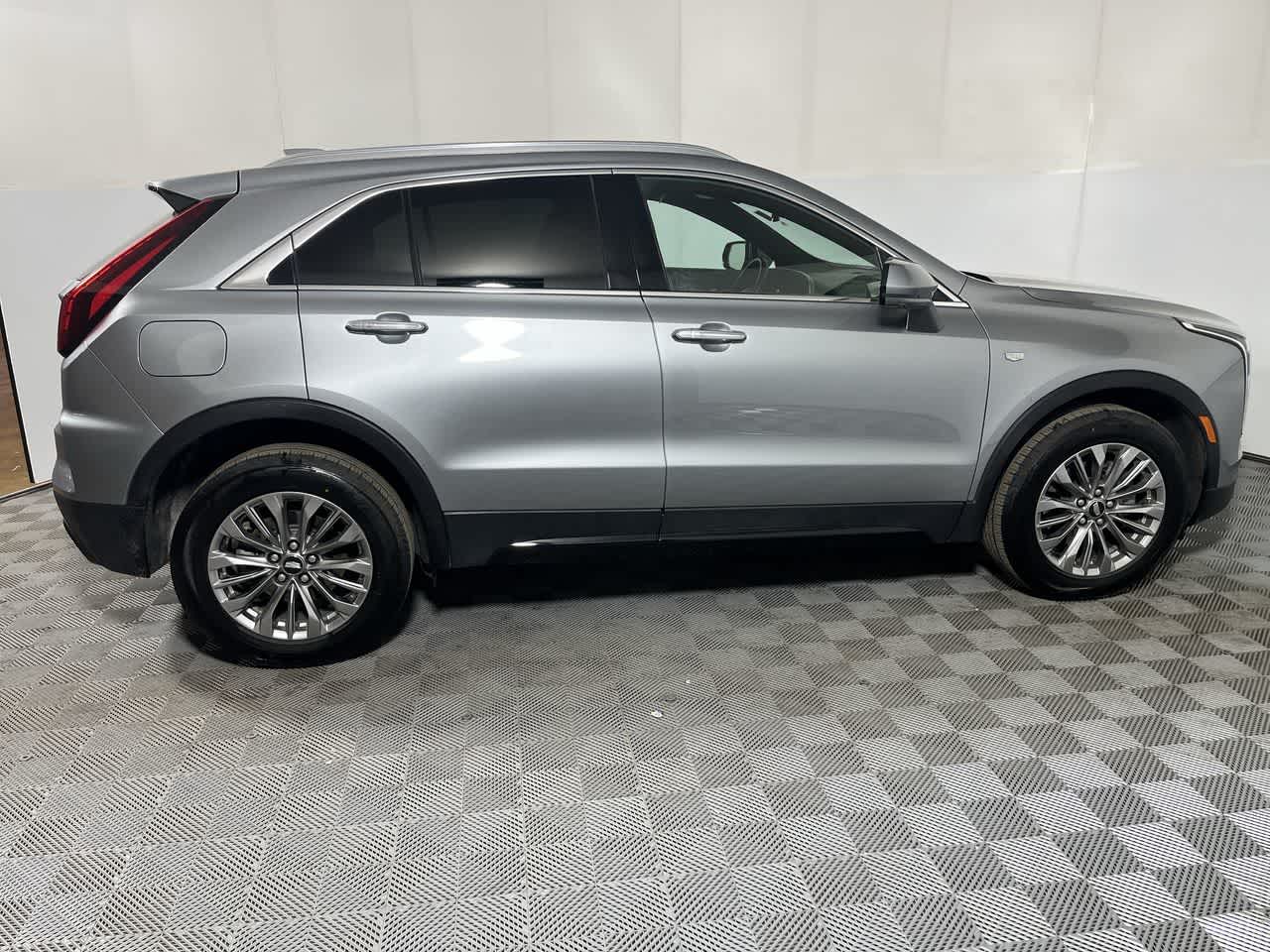 2025 Cadillac XT4 FWD Premium Luxury