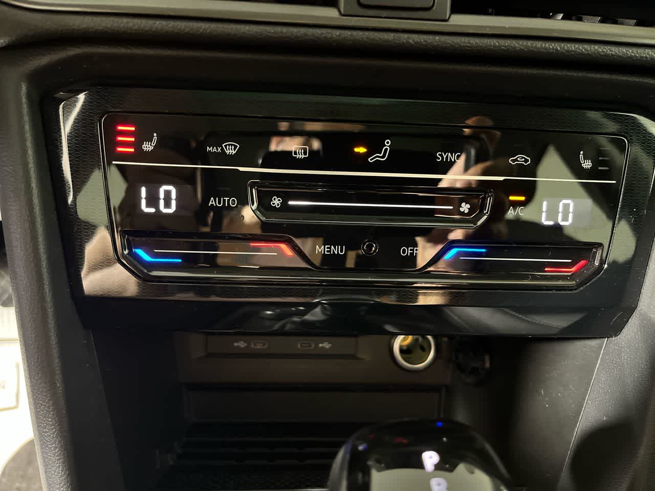 2025 Volkswagen Taos SE Black