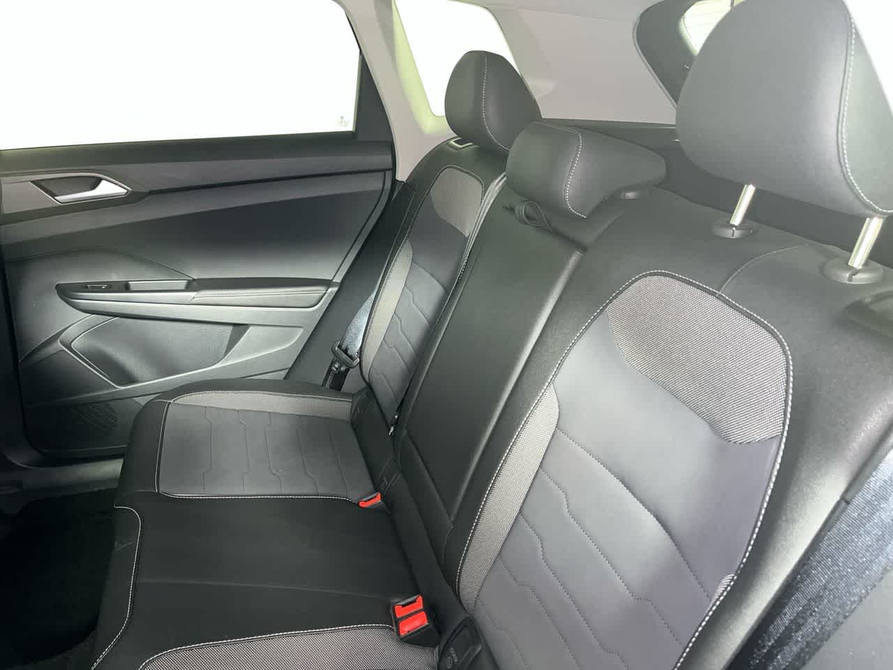2025 Volkswagen Taos SE Black