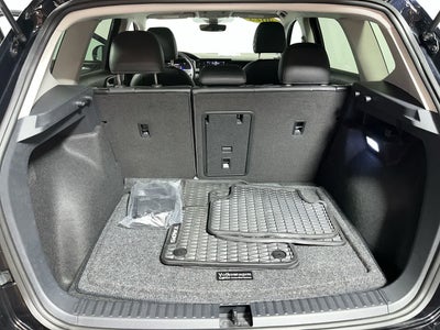 2025 Volkswagen Taos SE Black