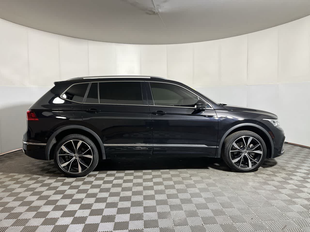 2024 Volkswagen Tiguan SEL R-Line