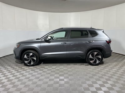 2025 Volkswagen Taos SE