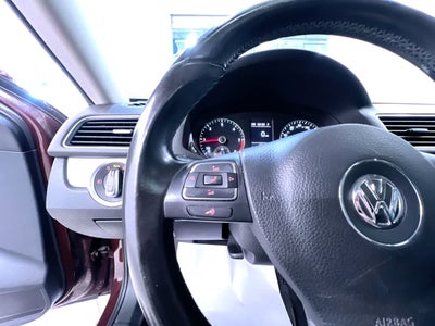 2013 Volkswagen Passat TDI SE w/Sunroof