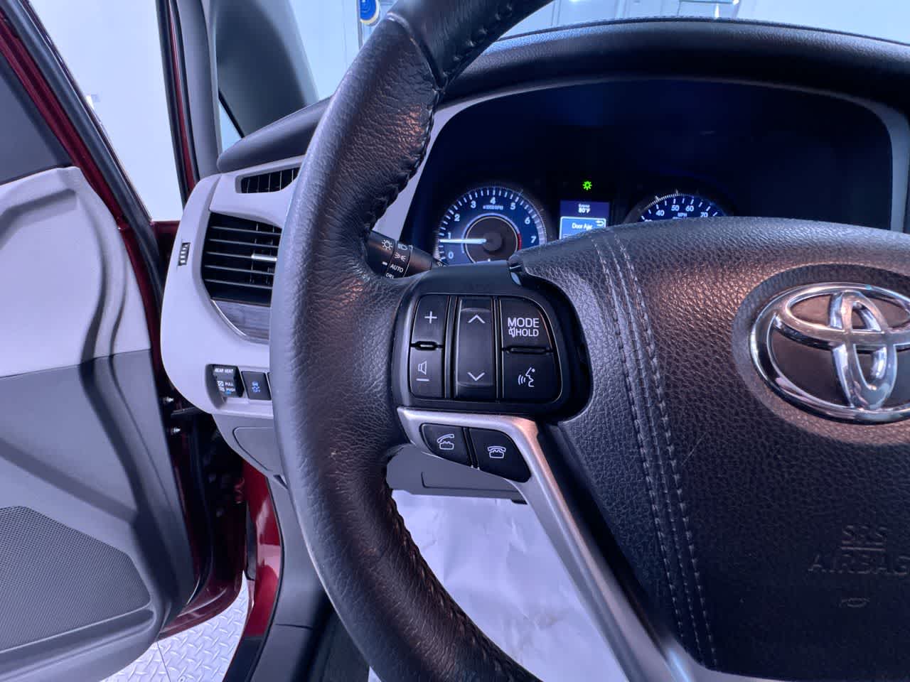 2016 Toyota Sienna XLE