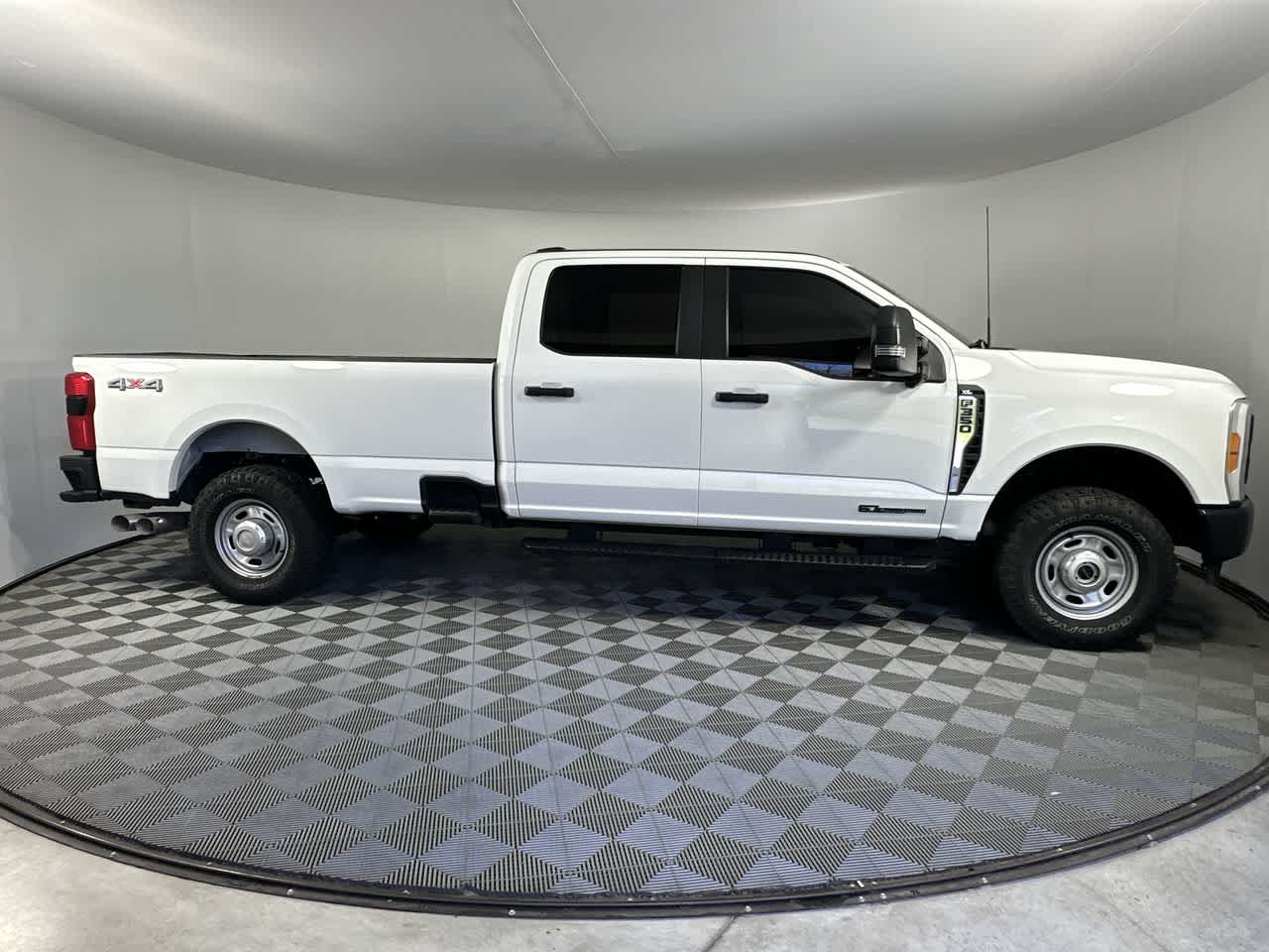 2023 Ford Super Duty F-350 SRW Pickup XL